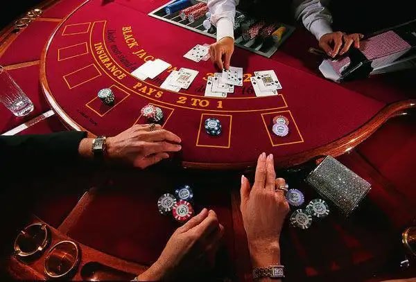 Baccarat ကတ်ဂိမ်း Player Banker နှိုင်းယှဉ်